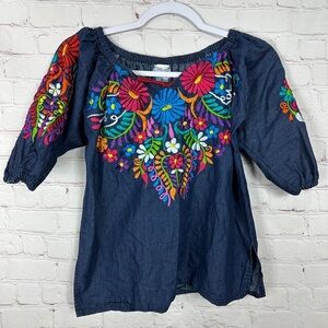Solei Chambray short sleeve embroidered bright floral v-neck‎ blouse, sz S